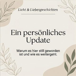 (Hinweis: Dieser Beitrag wurde in Absprache mit Carolin durch mich, ihren Ehemann Johannes erstellt. Sie selber ist gesundheitlich nicht in der Lage euch zu antworten oder zu kommentieren.)
—————————————

Ein persönliches Update:

In den letzten Monaten ist es hier sehr still geworden. Viele von euch haben nachgefragt, und heute möchten wir euch mitteilen, warum:

Aus gesundheitlichen Gründen kann ich meine fotografische Arbeit seit dem Frühjahr leider nicht mehr ausüben. Die Situation erfordert aktuell absolute Ruhe, und wann oder wie es weitergeht, ist derzeit völlig offen. Die Gesundheit steht an erster Stelle.

Wichtig zu euren Gutscheinen:
Alle vorhandenen Gutscheine behalten ihre Gültigkeit.

Wenn ihr offene Fragen zu eurem Gutschein habt, wendet euch bitte direkt per E-Mail an:
✉️ johannes.schneider01@icloud.com
oder via instagram an
@johntaylor_music 
(Bitte seht von Instagram-Direktnachrichten auf dem Fotografie Profil ab, da wir diese hier nicht beantworten können).

Wir danken euch von Herzen für euer Verständnis und all die wundervollen Momente, die ich bisher für euch festhalten durfte.

Alles Liebe und hoffentlich bis bald. 
Caro